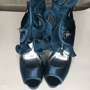 Midnight blue fancy heel. Size 8.5